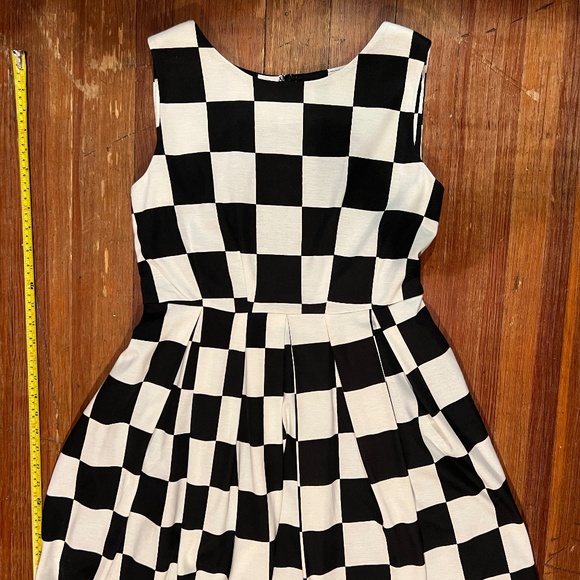 NWOT Esley Sleeveless Pleated Black & White Checkerboard Mini Dress-Large (M/L) - Picture 2 of 9